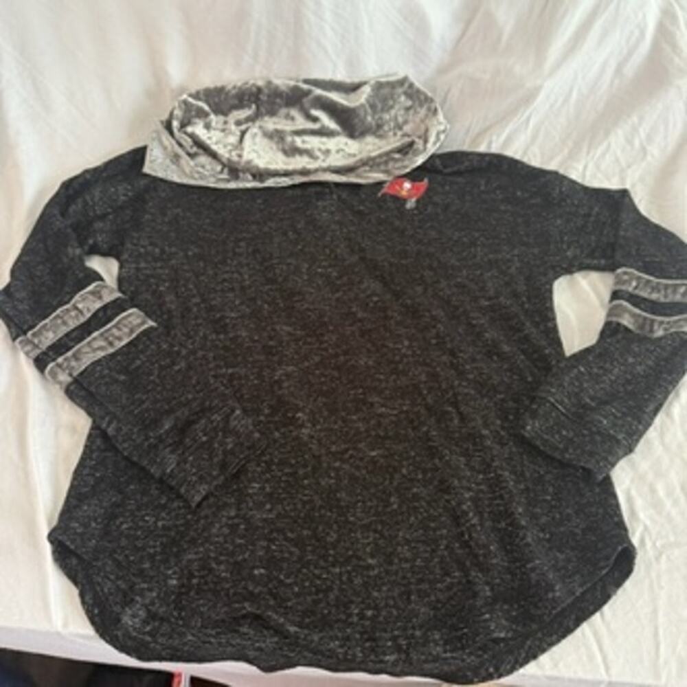NFL Teens apparel tampa bay buccaneers hoodie size large